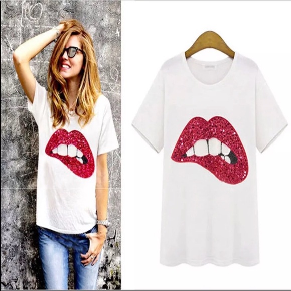 🎉HP🎉 5⭐️ Red Lips Glitter Tee Shirt/ Top - Picture 6 of 7